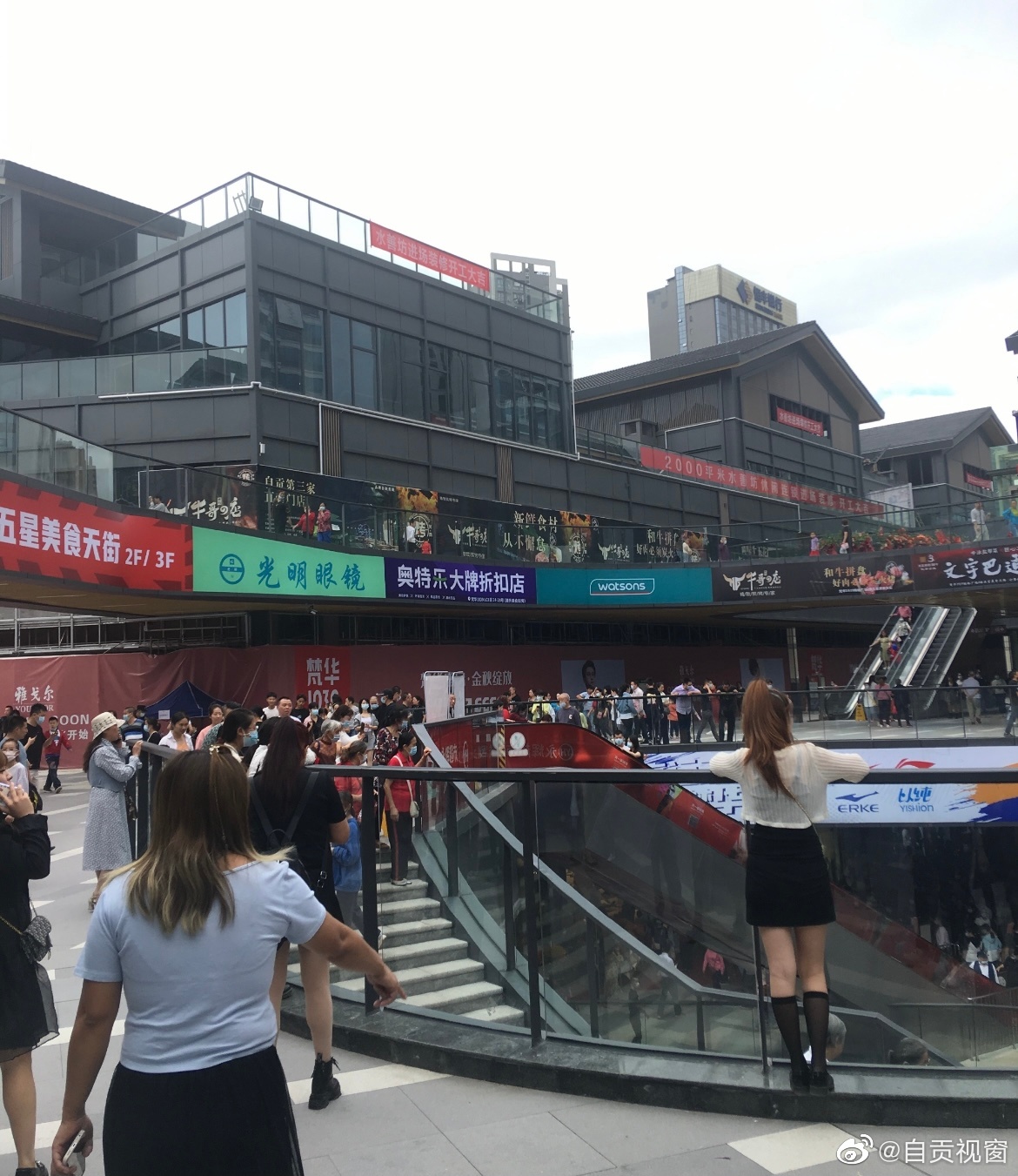 自贡老城区热闹起来了-1.jpg