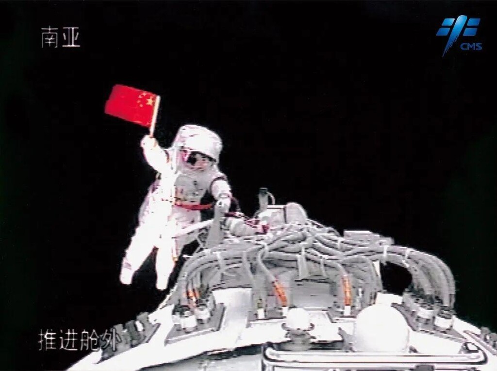 中国人首次太空漫步14周年，致敬航天英雄！-1.jpg