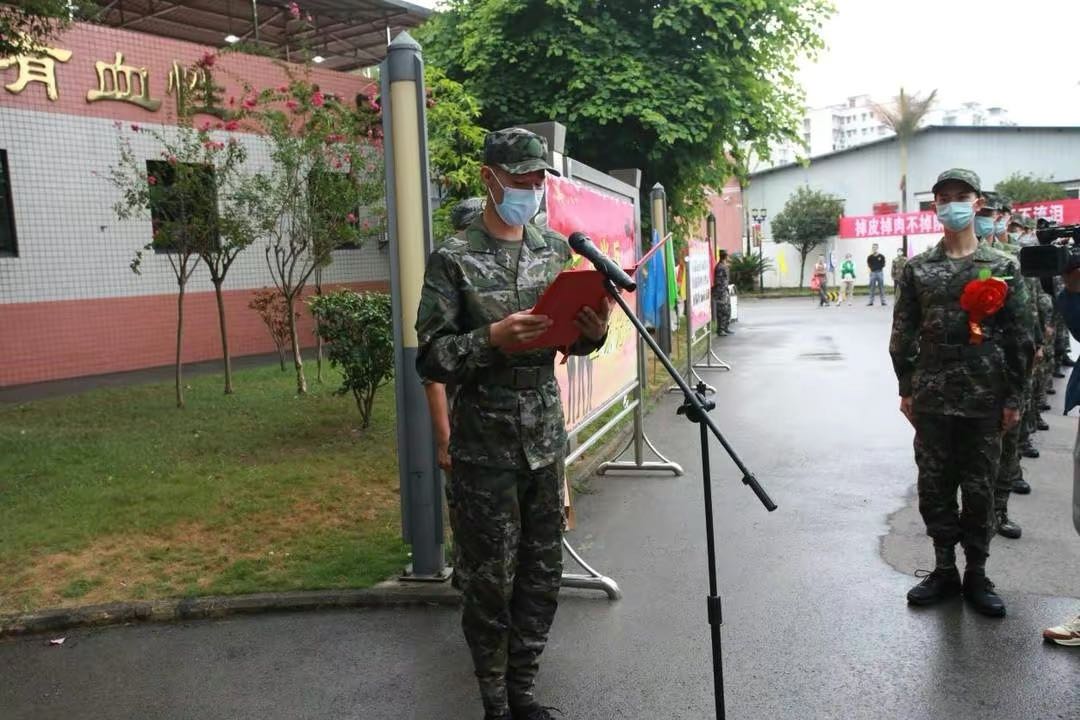 自贡自流井举行2022年下半年新兵入伍出征仪式-2.jpg