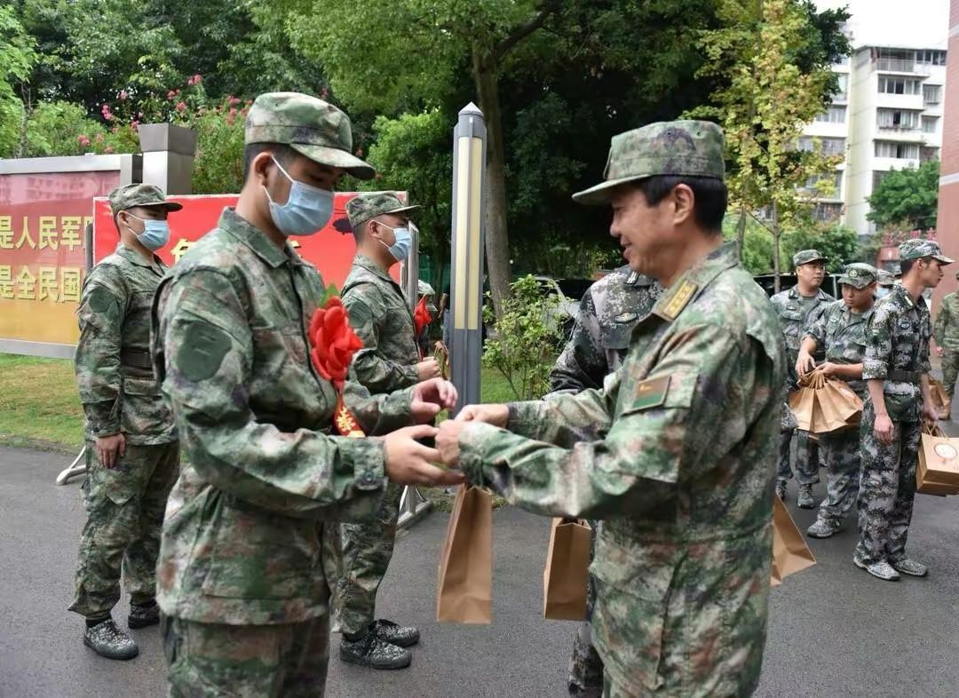 自贡自流井举行2022年下半年新兵入伍出征仪式-3.jpg