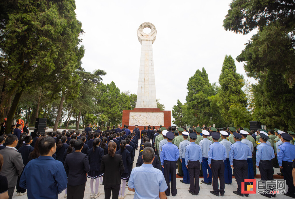 自贡市举行2022年烈士纪念日活动 何礼王猛徐其斌等与各界代表出席-3.jpg