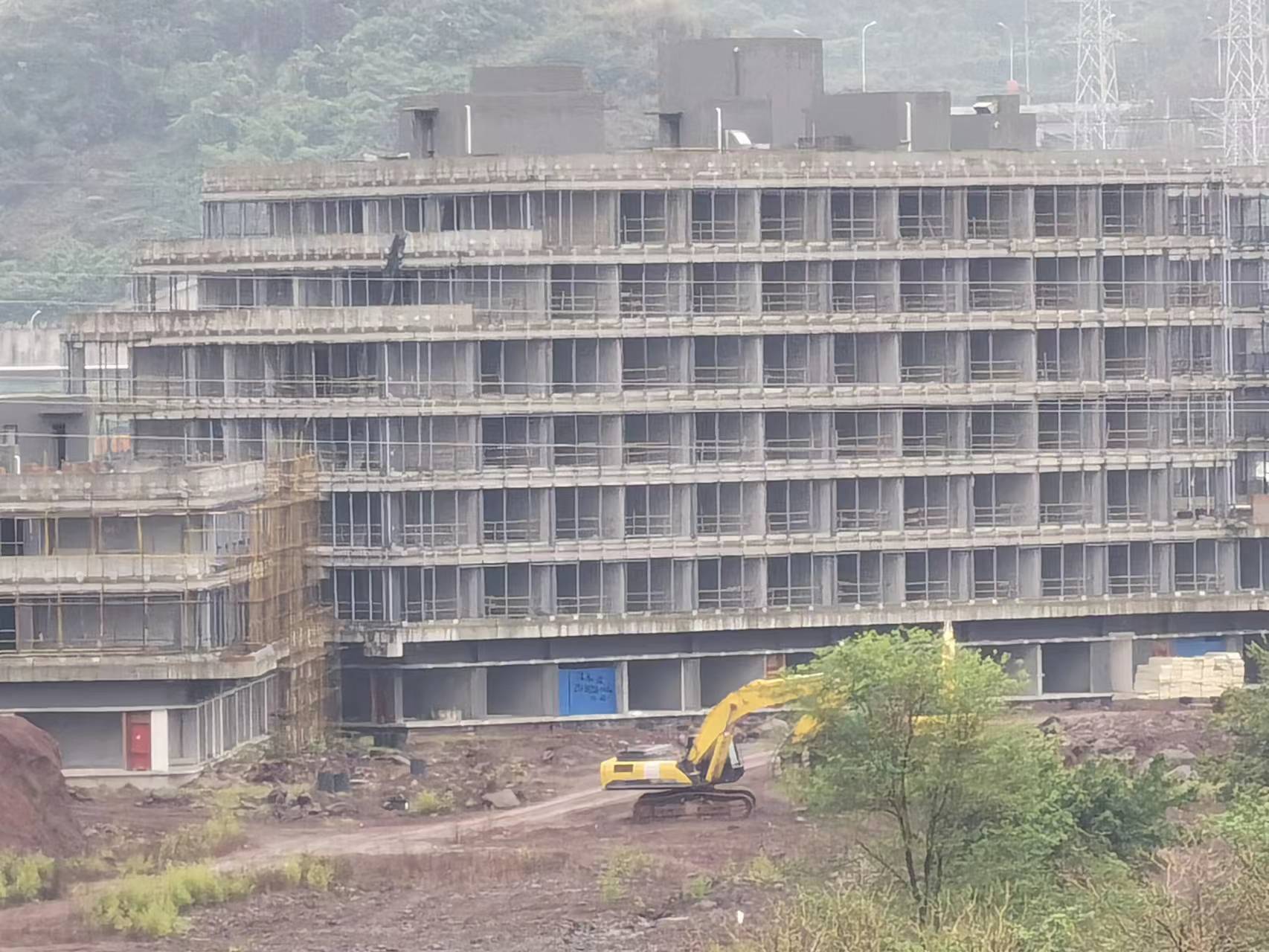 3人合伙花4200余万全款“团”下156套公寓后遭遇停工-5.jpg