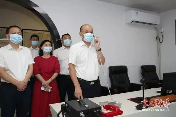 假期第一天市委书记查岗，发现他擅离职守，被党内严重警告并免职-1.jpg