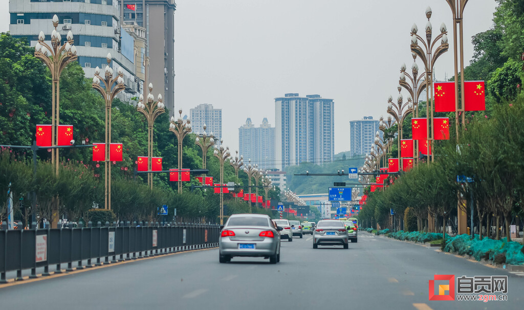 图片新闻｜自贡：满城绽放“中国红” 国庆氛围“别样浓”-3.jpg
