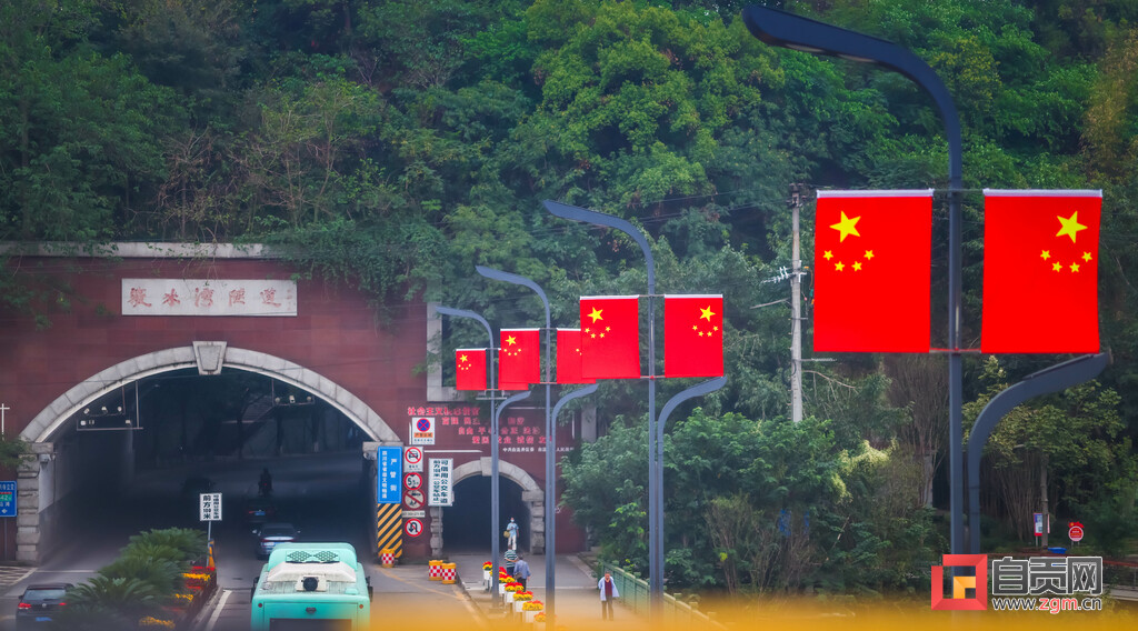 图片新闻｜自贡：满城绽放“中国红” 国庆氛围“别样浓”-12.jpg