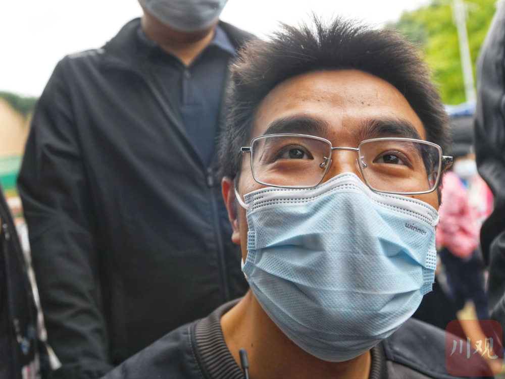 地震中被困十多天的甘宇出院：我算不上英雄，换成其他人也会这样做-1.jpg