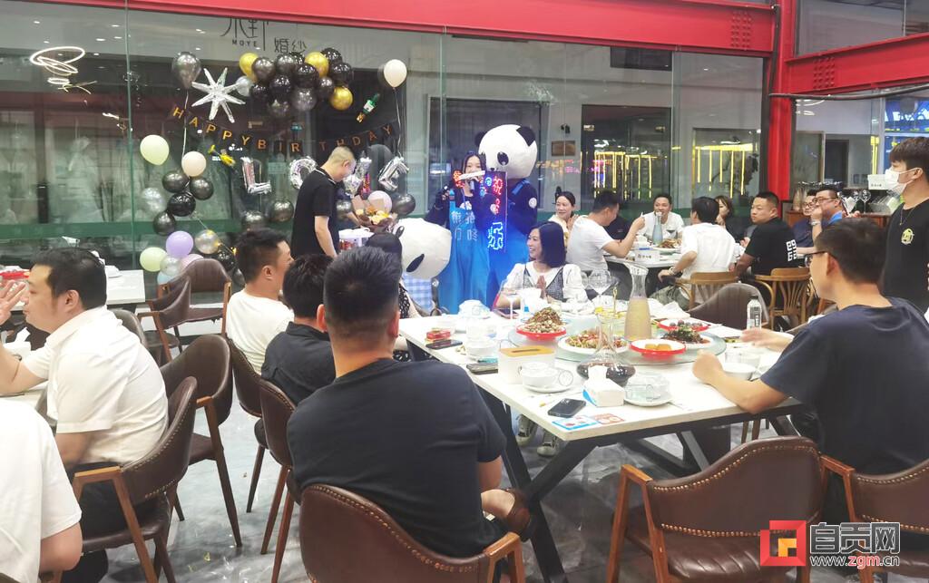 国庆节假期 自贡市场运行平稳有序 市民消费表现活跃-10.jpg