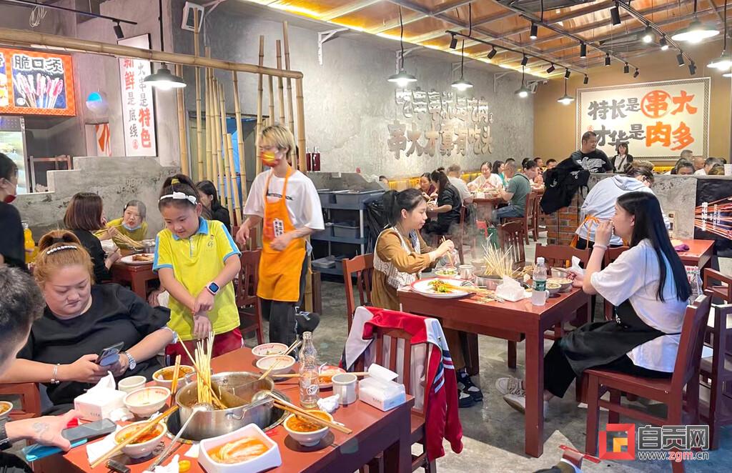 国庆节假期 自贡市场运行平稳有序 市民消费表现活跃-12.jpg