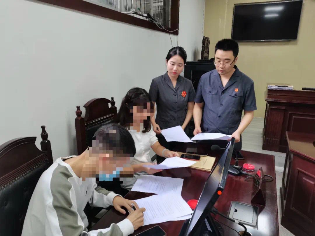 自贡：同居一年半女方因赌气流产两次，女方退还一半彩礼后被告-2.jpg