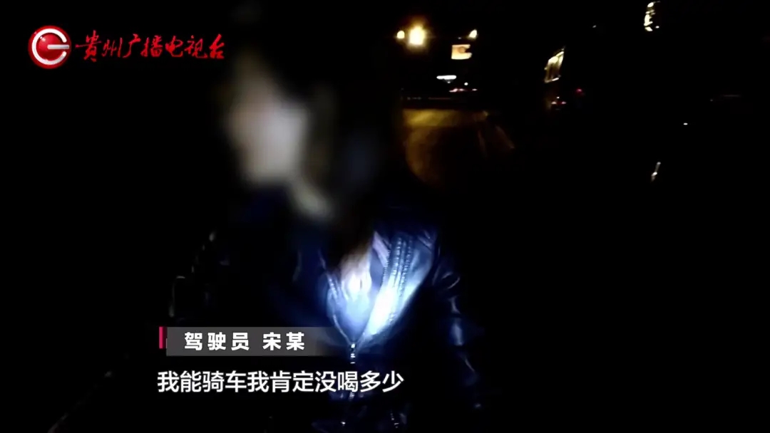 女子酒驾被抓，朋友见状开心起哄：请开始你的表演-3.jpg