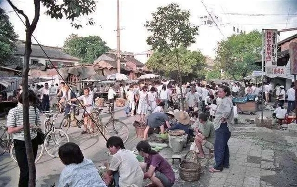自贡西南农商：“农贸市场”大变迁，农产品流通进行数智化、产业化升级-2.jpeg