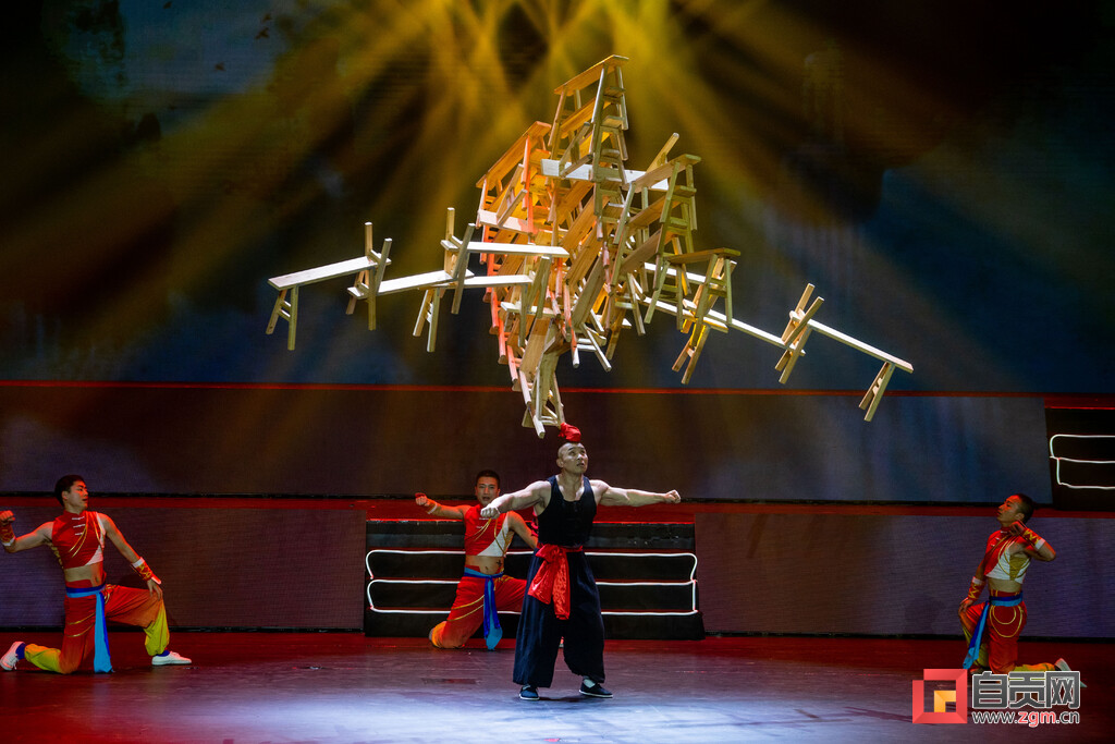 自贡杂技《顶板凳—中国龙》入选第十一届全国杂技展演参演作品-2.jpeg