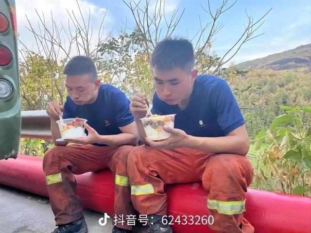 汶川地震中幸存的他，牺牲在森林火灾救援现场-4.jpg