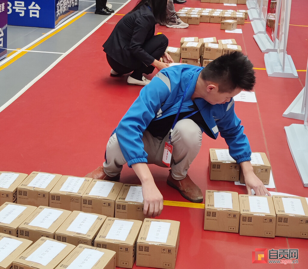 比线路规划、比打包技术......这场快递员技能竞赛很精彩-2.jpg