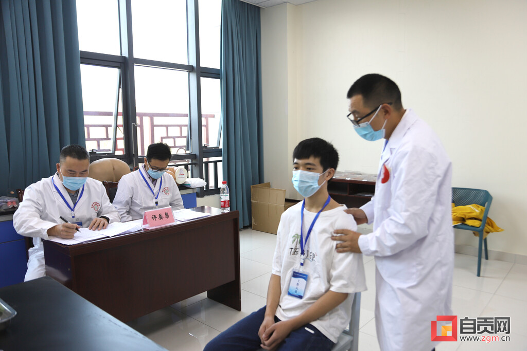 自贡举行基层中医药适宜技术竞赛-1.jpg