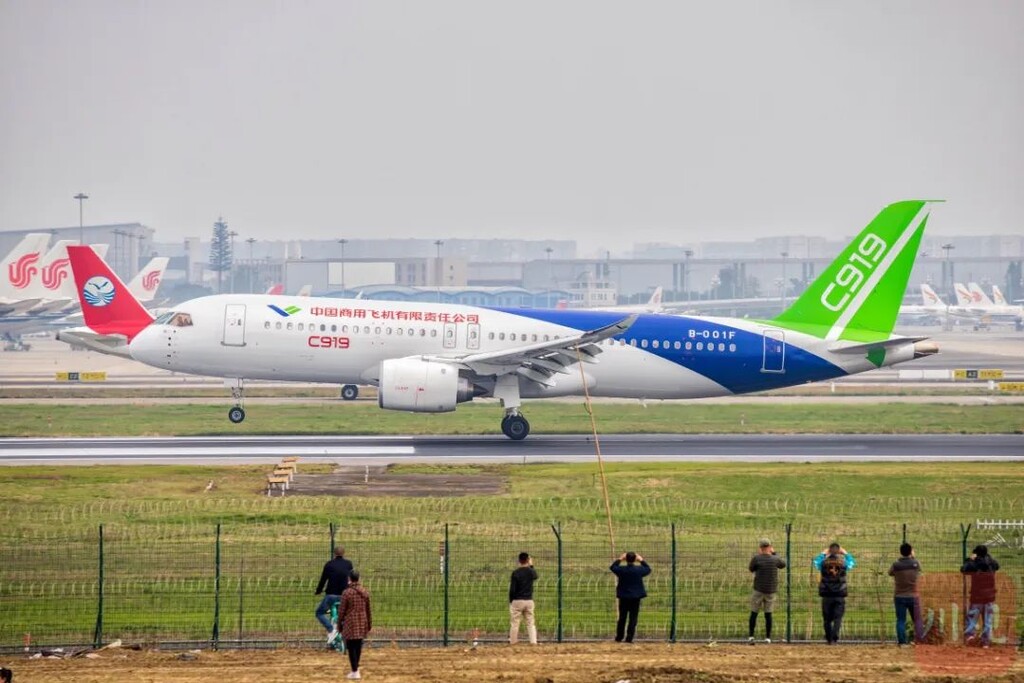 现场直击！国产大飞机C919首次飞抵成都-5.jpg