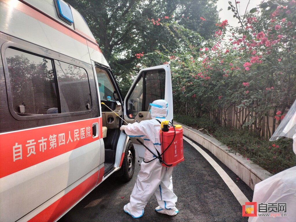 筑牢疫情防控防线 自贡市第四人民医院开展应急演练-1.jpg