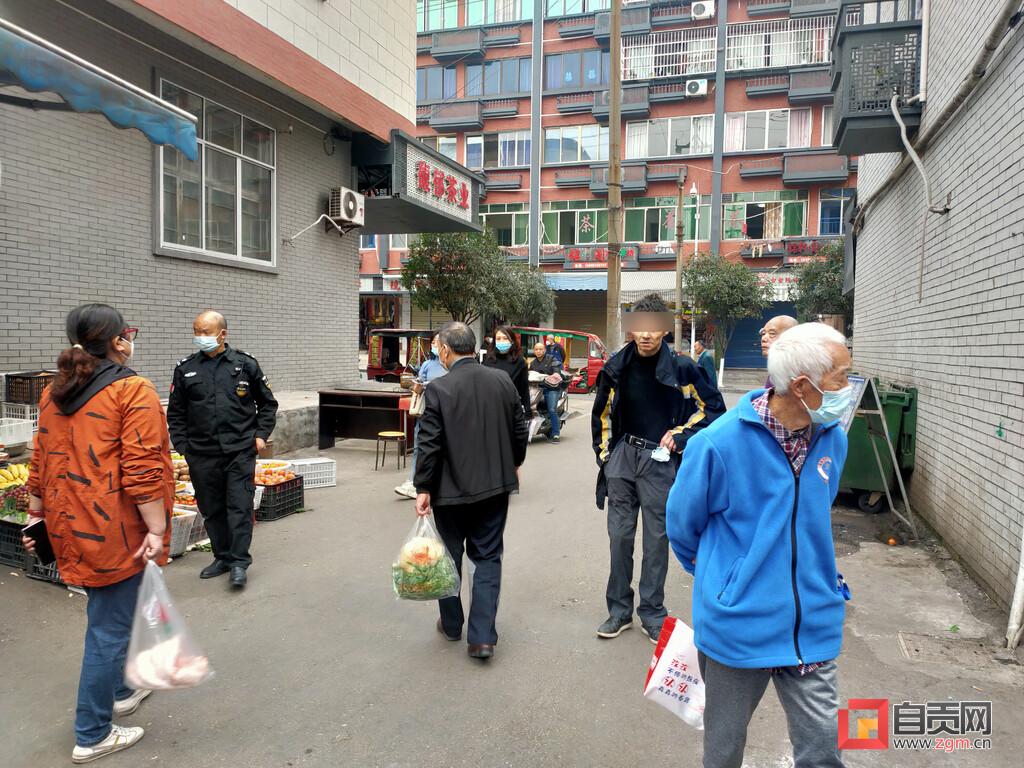 自贡疫情防控曝光台 | 贡井区筱溪街市场部分入口无人值守居民随意进出-1.jpg