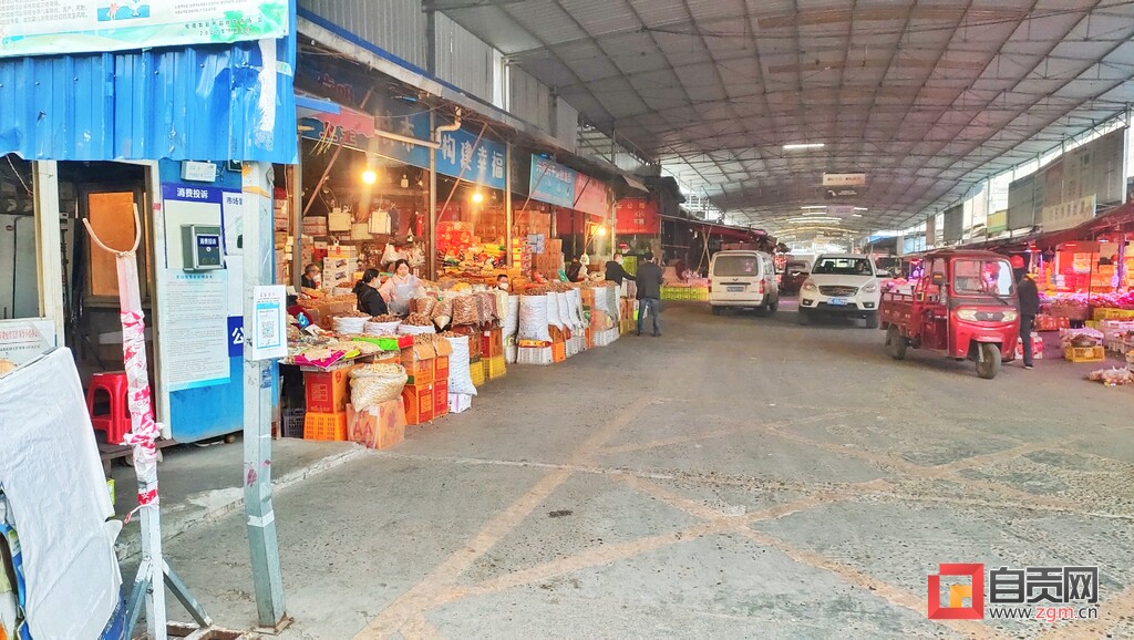 自贡疫情防控曝光台 | 川南农贸市场大门口无人值守-1.jpg