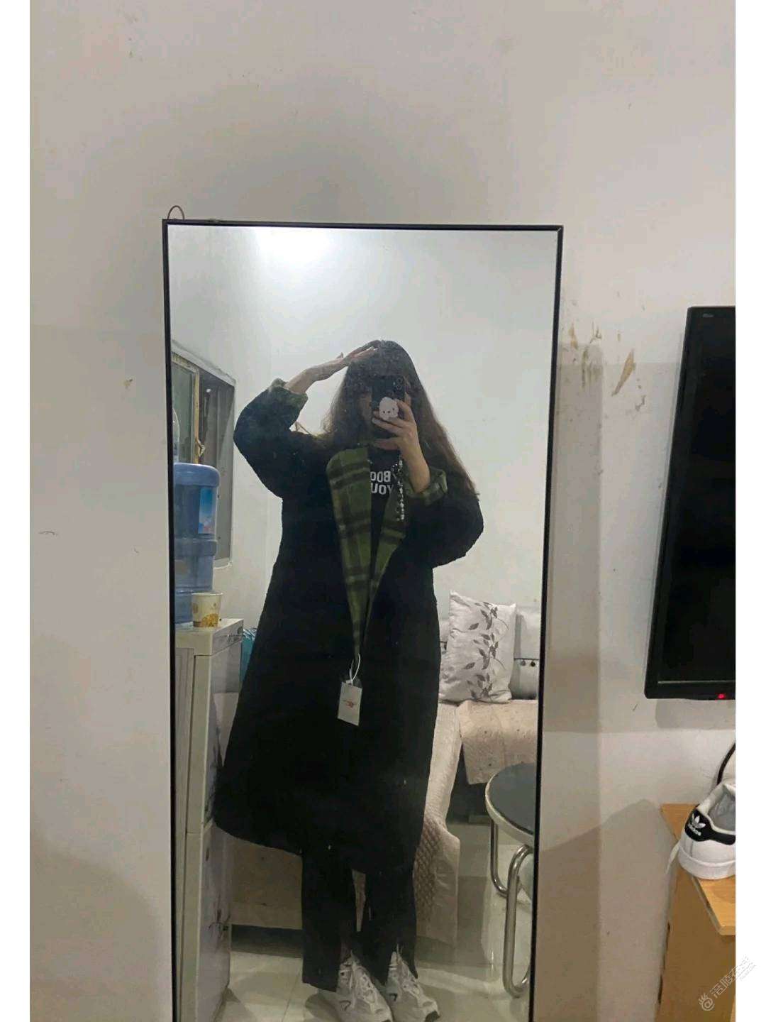 买了件新衣服发现办公室同事也有一件，留不留啊…-1.jpg