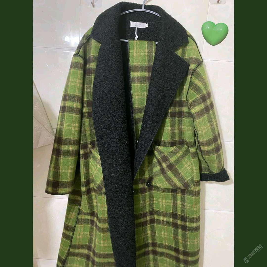 买了件新衣服发现办公室同事也有一件，留不留啊…-3.jpg