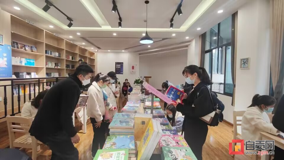 “你选书，我买单”活动在自贡市图书馆举行-1.jpg
