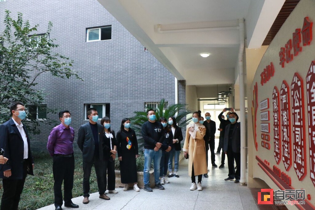 富顺县教育和体育局开展零距离学法护法活动-2.jpg