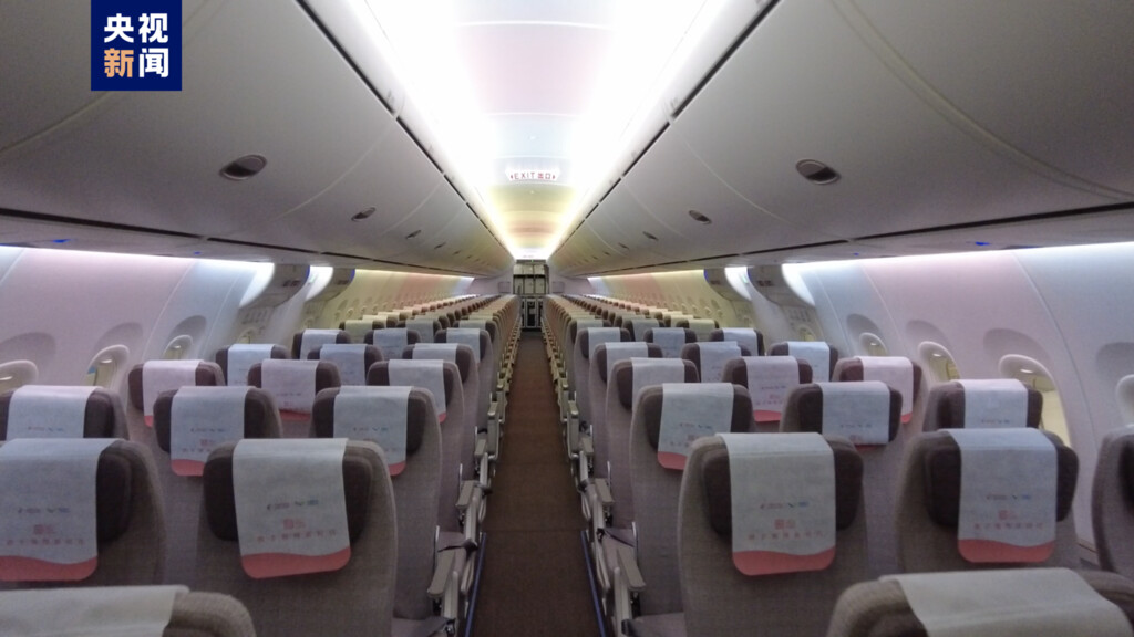 全球首架C919正式交付中国东方航空-9.jpg