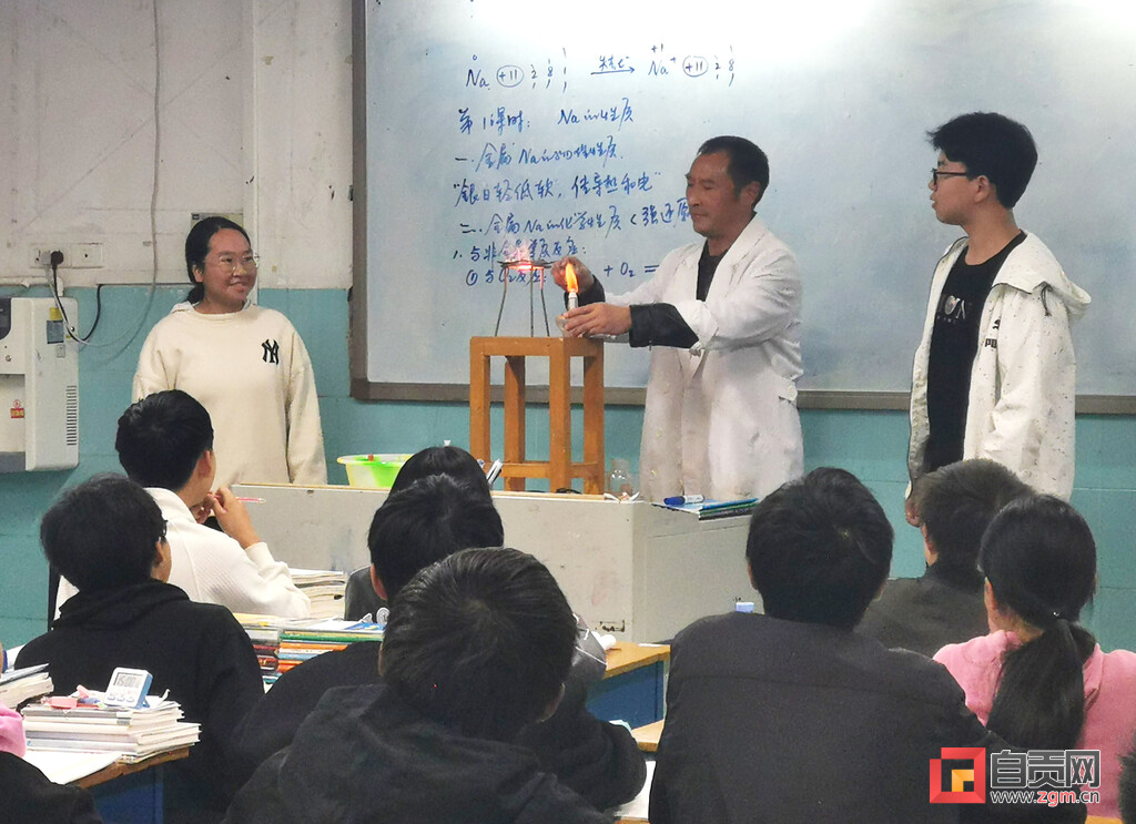 富顺教师有担当 平昌支教谱新章-2.jpg