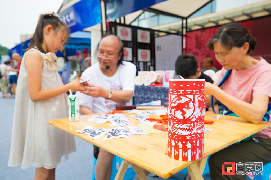 自贡非遗传承保护：从“养在深闺人未识”到“飞入寻常百姓家”-1.jpg