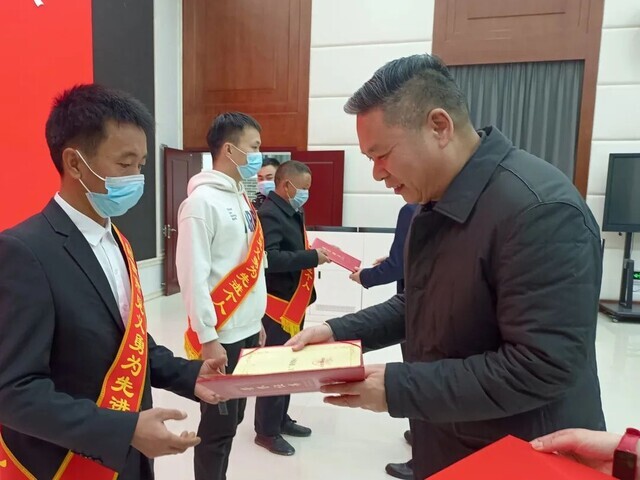 致敬！沿滩1人荣获自贡市“见义勇为先进个人”表彰-1.jpg
