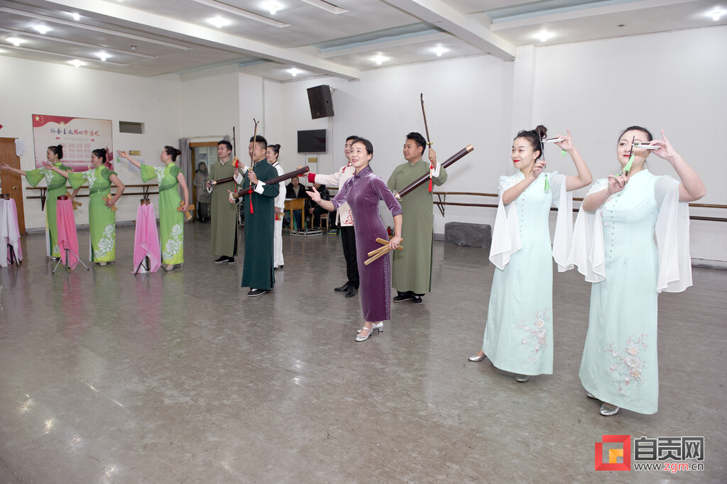 自贡市歌舞曲艺演艺公司：强练内功只为百花齐放-2.jpg