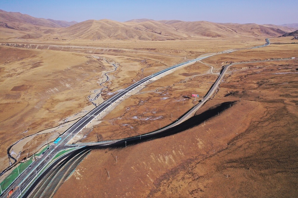 通过验收！久马高速公路首通段进入通车倒计时，四川青海将首次有高速公路连接-1.jpg