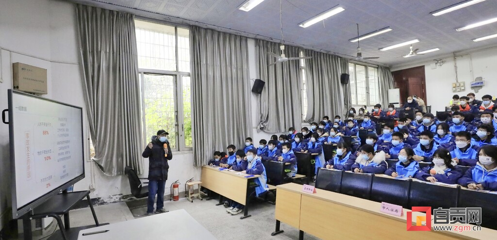 为莘莘学子接种“工伤疫苗” 自贡举行2022年工伤预防“技工学院”培训-1.jpg