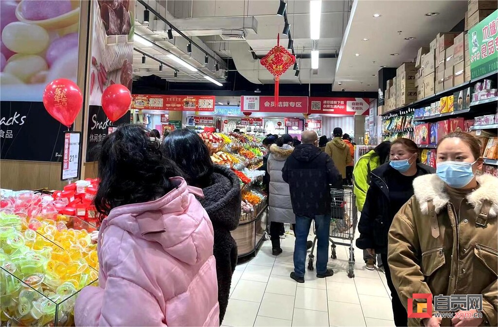 元旦假期看消费——自贡消费市场喜迎新年有序回暖-4.jpg