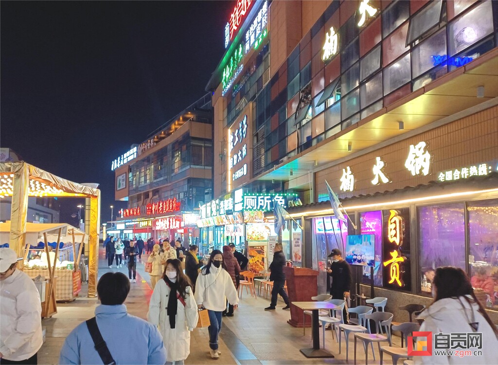 元旦假期看消费——自贡消费市场喜迎新年有序回暖-5.jpg