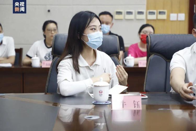 “钢腿女孩”，成为四川省人大代表-8.jpg