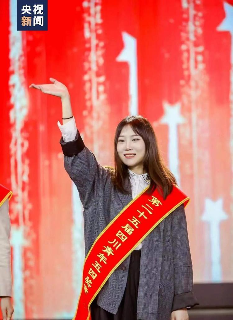 “钢腿女孩”，成为四川省人大代表-7.jpg
