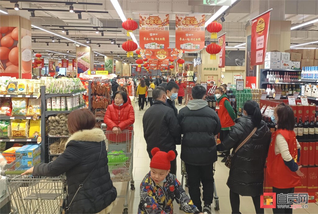 自贡：春节将至 年货市场购销两旺-1.jpg
