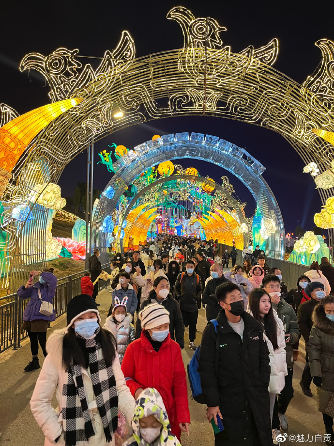 自贡灯会今天正式开幕！仅举办到3月31日。今宵灯暖，喜迎八方-4.jpg