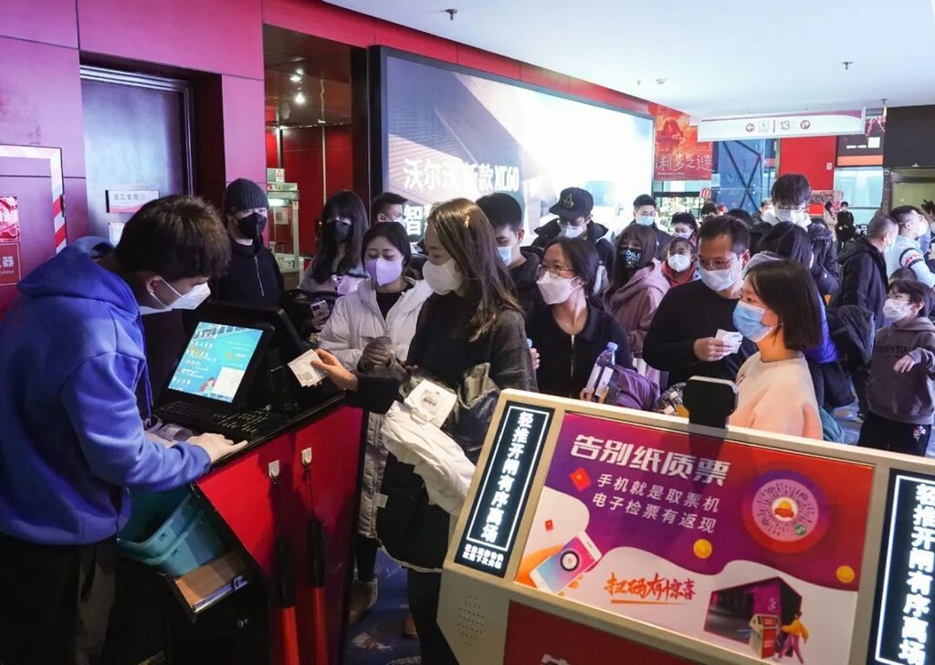 观影热情高涨！大年初一总票房突破16亿-1.jpg