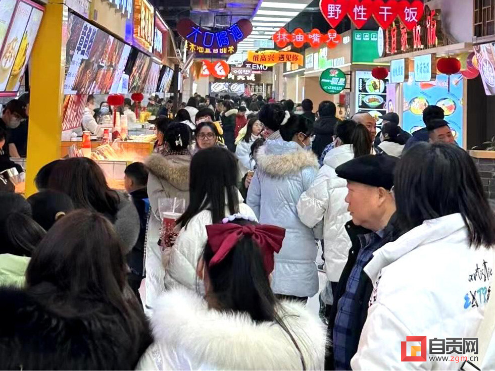 “吃货”闻香而来！自贡美食开启“人从众”模式-1.jpeg