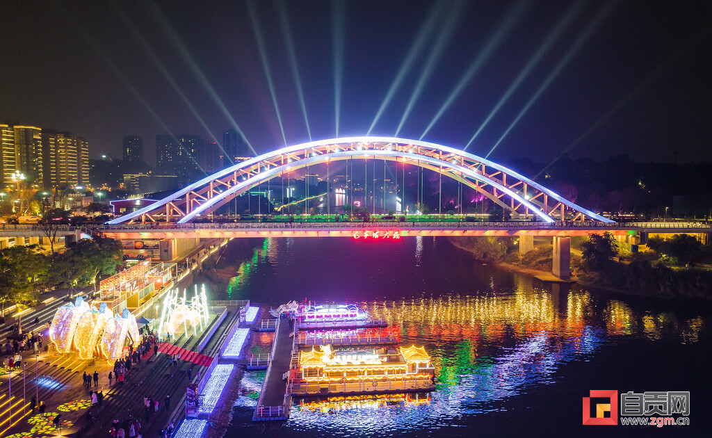 【新春走基层】“水陆空”沉浸式夜游新体验 升级版“夜游釜溪”火爆迎客-1.jpg