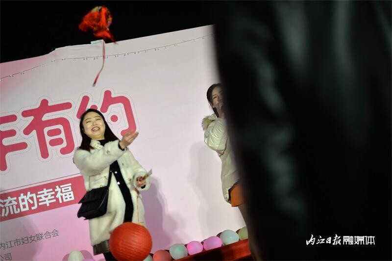 内自同城|甜蜜之夜！160名内江青年男女相约汉安湖谈情说爱-10.jpeg