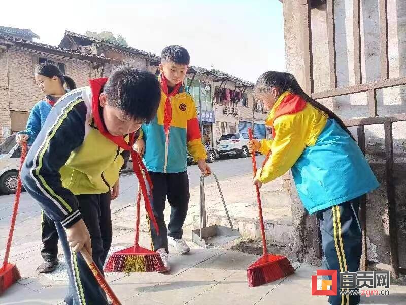 大手拉小手 文明一起走 社区联手学校开展小小志愿者活动-1.jpg