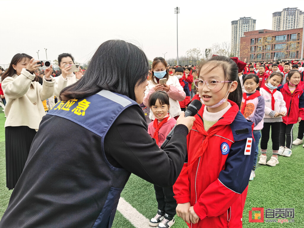 自贡：应急安全培训进校园 共筑师生健康“防护网”-2.jpg