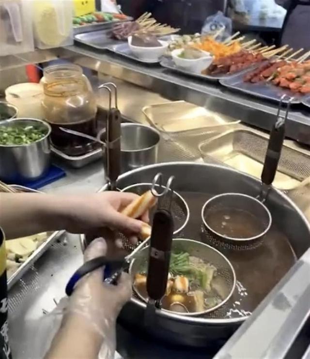 女子吐槽3人吃麻辣烫花175元，自贡市市监局：已去现场调查-2.jpg