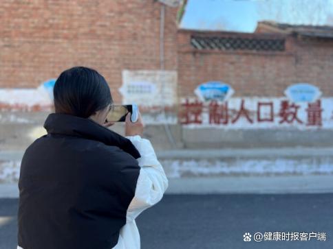 “让超生户倾家荡产”“禁止三孩”……居民：每次看到像是穿越了-1.jpg