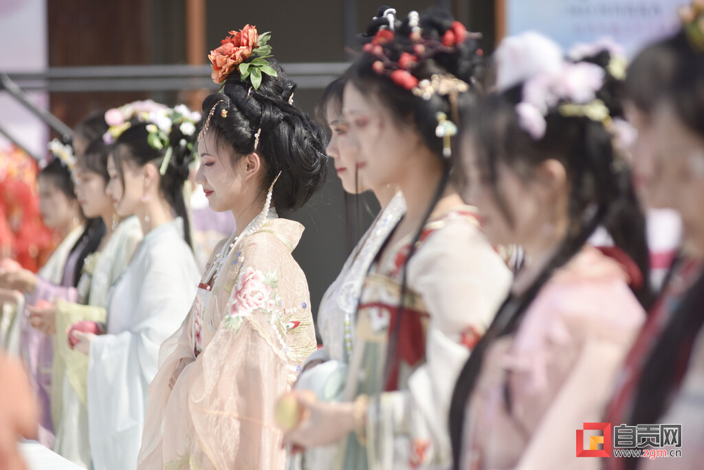 汉风古韵玩“穿越” 尖山风景区第二届花朝节华丽开启-1.jpg