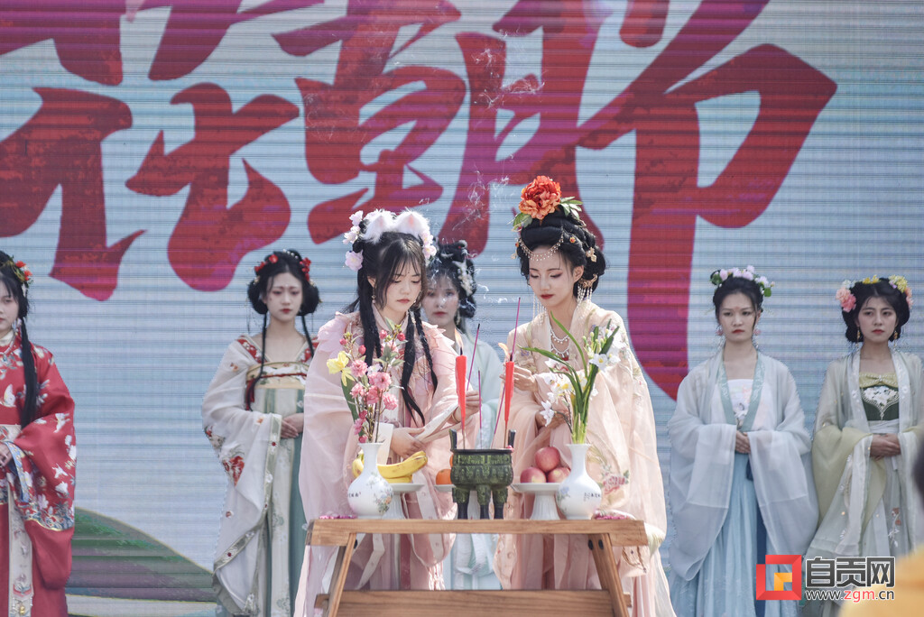 汉风古韵玩“穿越” 尖山风景区第二届花朝节华丽开启-2.jpg